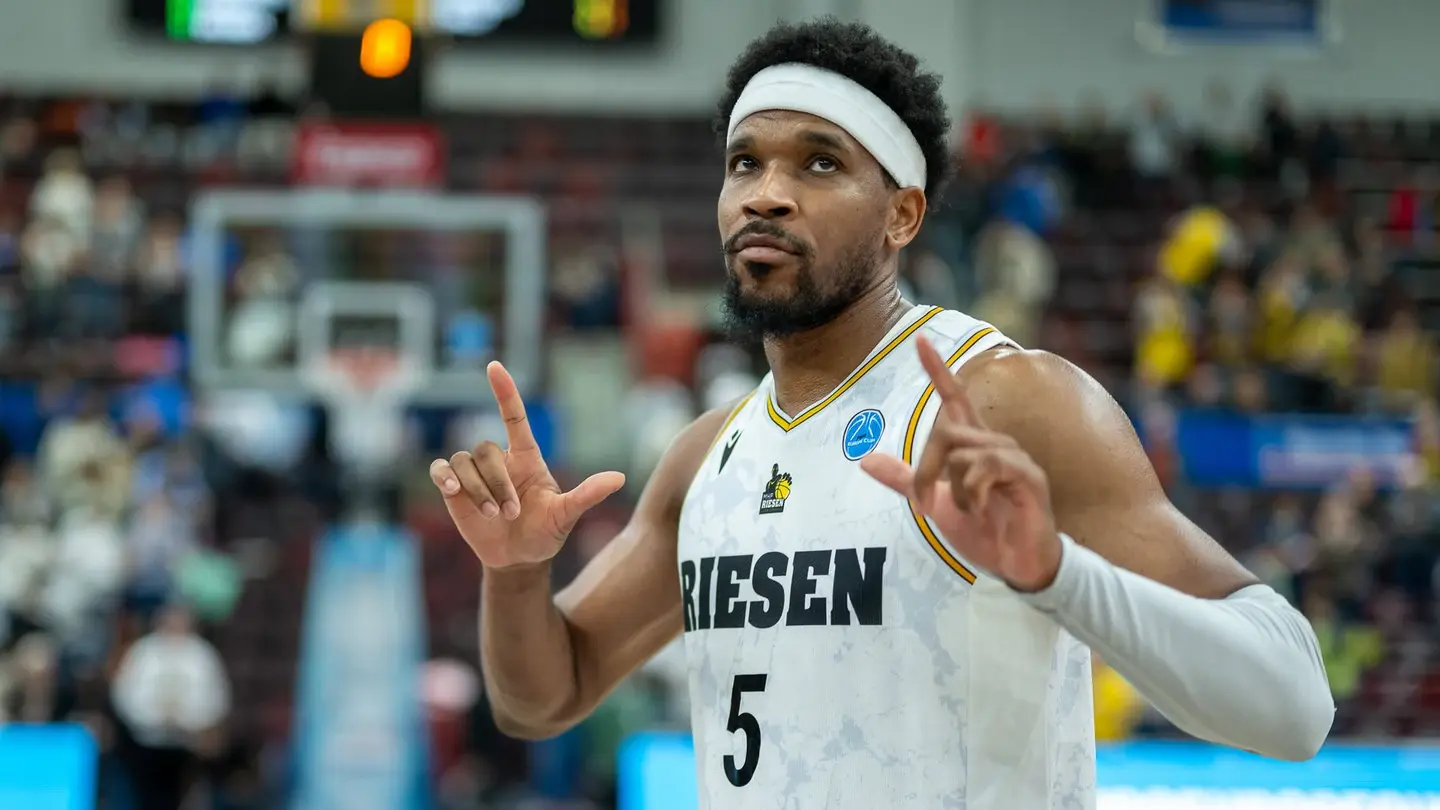 CBA对外, 在上赛季的, 他真的符合 CBA对外, 在上赛季的, 他真的符合